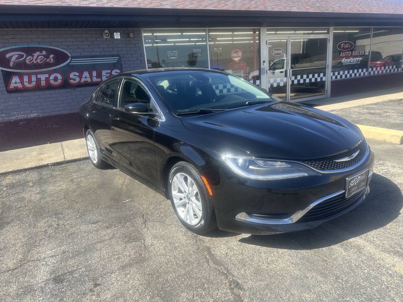 Used 2016 Chrysler 200 Limited w/ Anniversary Edition FWD image 1