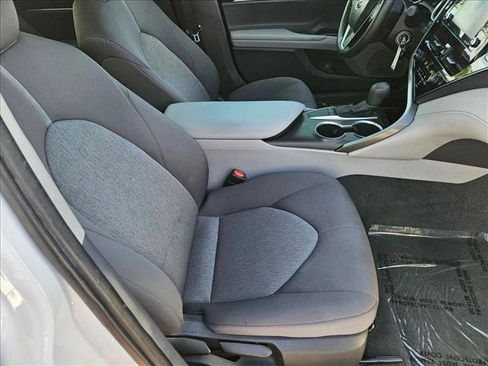 Used 2022 Toyota Camry LE image 19