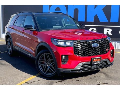 Used 2025 Ford Explorer ST AWD/4WD image 2