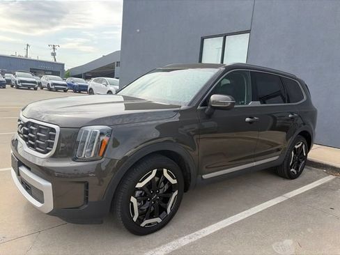 Used 2025 Kia Telluride S AWD/4WD image 4