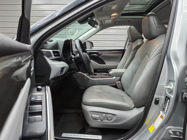Used 2021 Toyota Highlander Limited AWD/4WD image 14