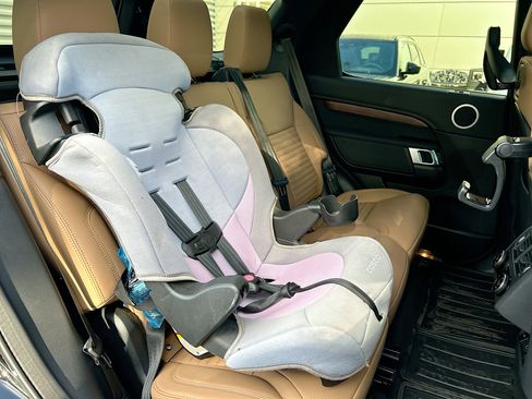 New 2025 Land Rover Discovery Dynamic SE image 11