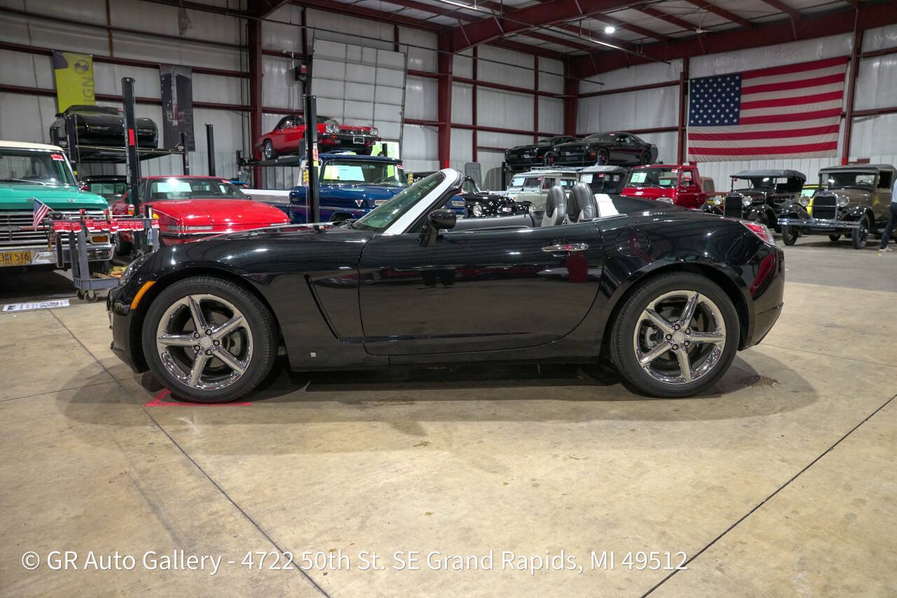 Used 2008 Saturn Sky Carbon Flash RWD image 4