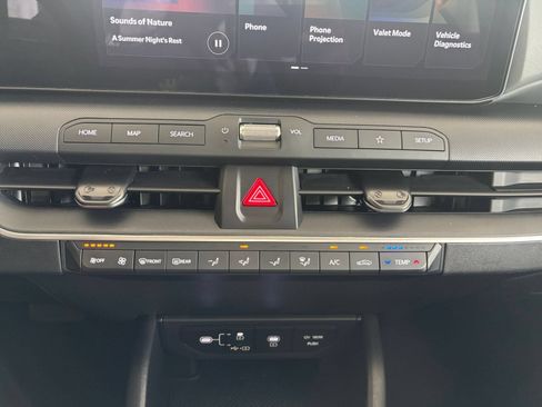 Used 2025 Kia K4 FWD image 17
