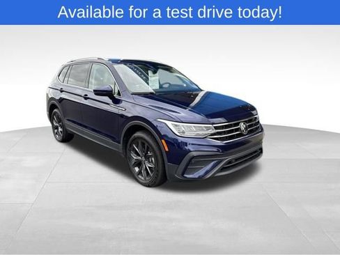 Used 2024 Volkswagen Tiguan SE FWD image 3