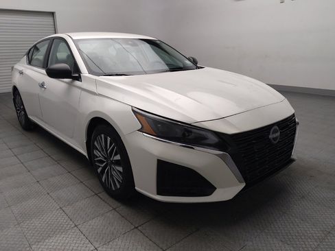 Used 2024 Nissan Altima 2.5 SV FWD image 13