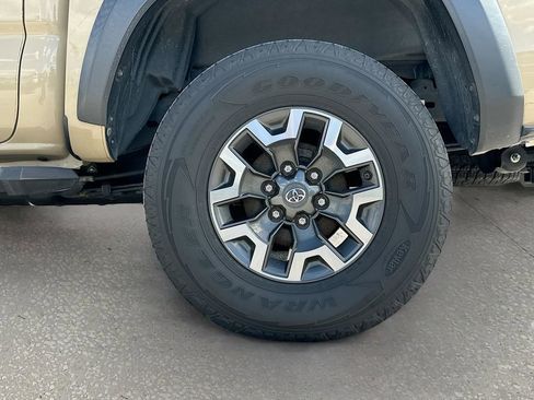 Used 2020 Toyota Tacoma TRD Off-Road w/ TRD Premium Off Road Package AWD/4WD image 30