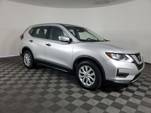 Used 2020 Nissan Rogue S image 2