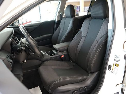 Used 2022 Subaru Outback Premium AWD/4WD image 2