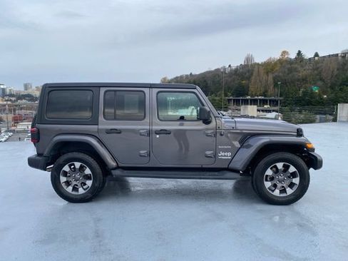 Used 2018 Jeep Wrangler Unlimited Sahara image 2