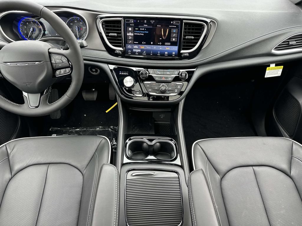 New 2027 Chrysler Pacifica Limited AWD/4WD image 12