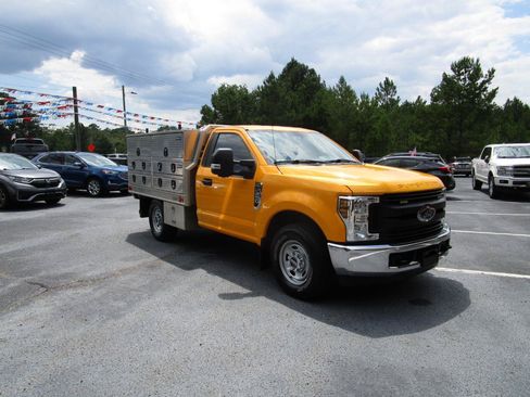 Used 2018 Ford F250 XL w/ Power Equipment Group RWD image 7
