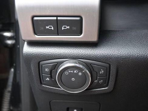 Used 2015 Ford F150 Platinum w/ Equipment Group 701A Luxury AWD/4WD image 31