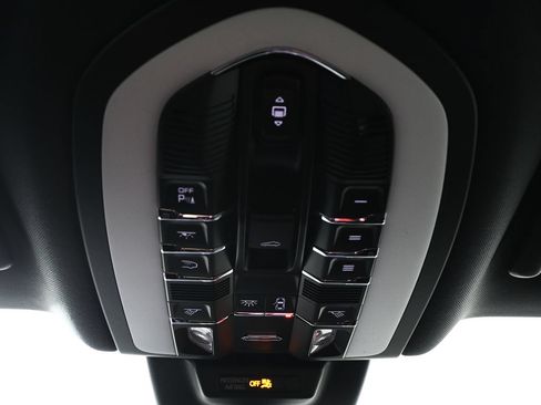 Used 2026 Porsche Macan AWD/4WD image 20