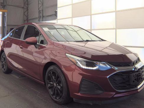 Used 2019 Chevrolet Cruze LT FWD image 1