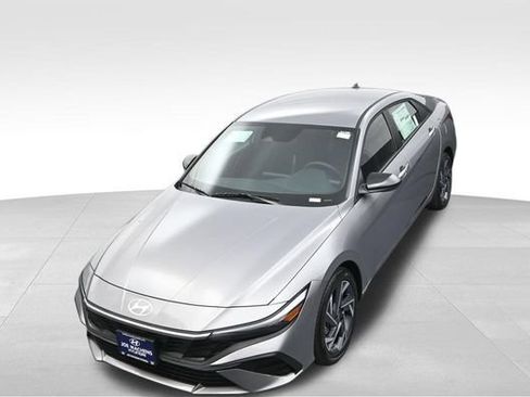 Used 2025 Hyundai Elantra Sport FWD image 24