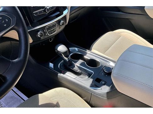 Used 2022 Chevrolet Traverse LS AWD/4WD image 19