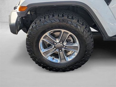 Used 2019 Jeep Wrangler Unlimited Sahara image 22