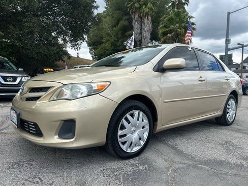 Used 2012 Toyota Corolla LE FWD image 1