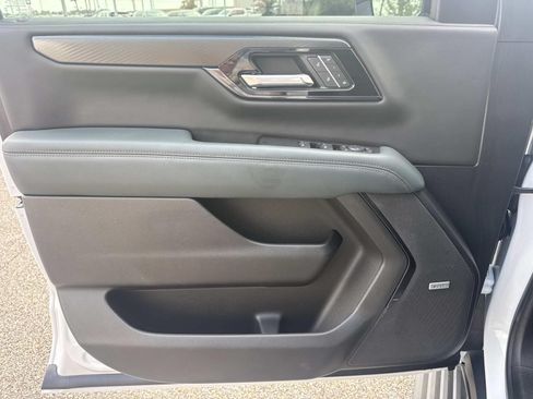 Used 2025 GMC Yukon AT4 w/ AT4 Premium Plus Package AWD/4WD image 22