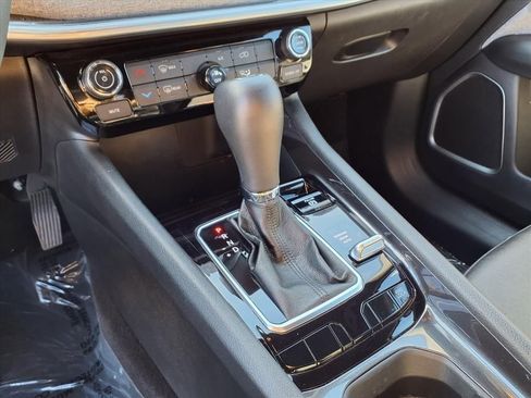 Used 2024 Jeep Compass Latitude image 9