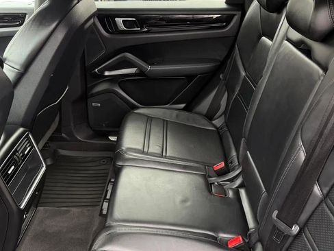 Used 2021 Porsche Cayenne AWD/4WD image 19