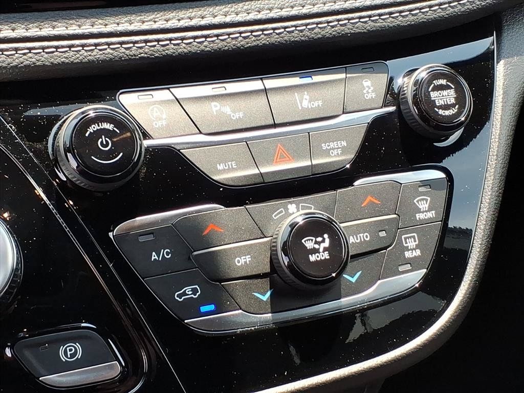 New 2027 Chrysler Pacifica Select FWD image 31