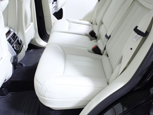 Used 2024 Land Rover Range Rover SE image 11