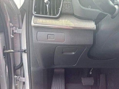 Used 2025 Volvo XC90 B6 Ultra w/ Protection Package Premier image 28