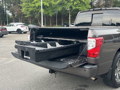 Used 2018 Nissan Titan SL w/ Chrome Package RWD image 25