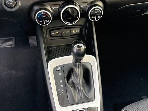 Used 2022 Hyundai Venue Limited w/ Cargo Package image 22