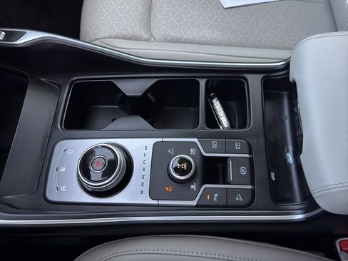 Used 2023 Kia Sorento EX image 28
