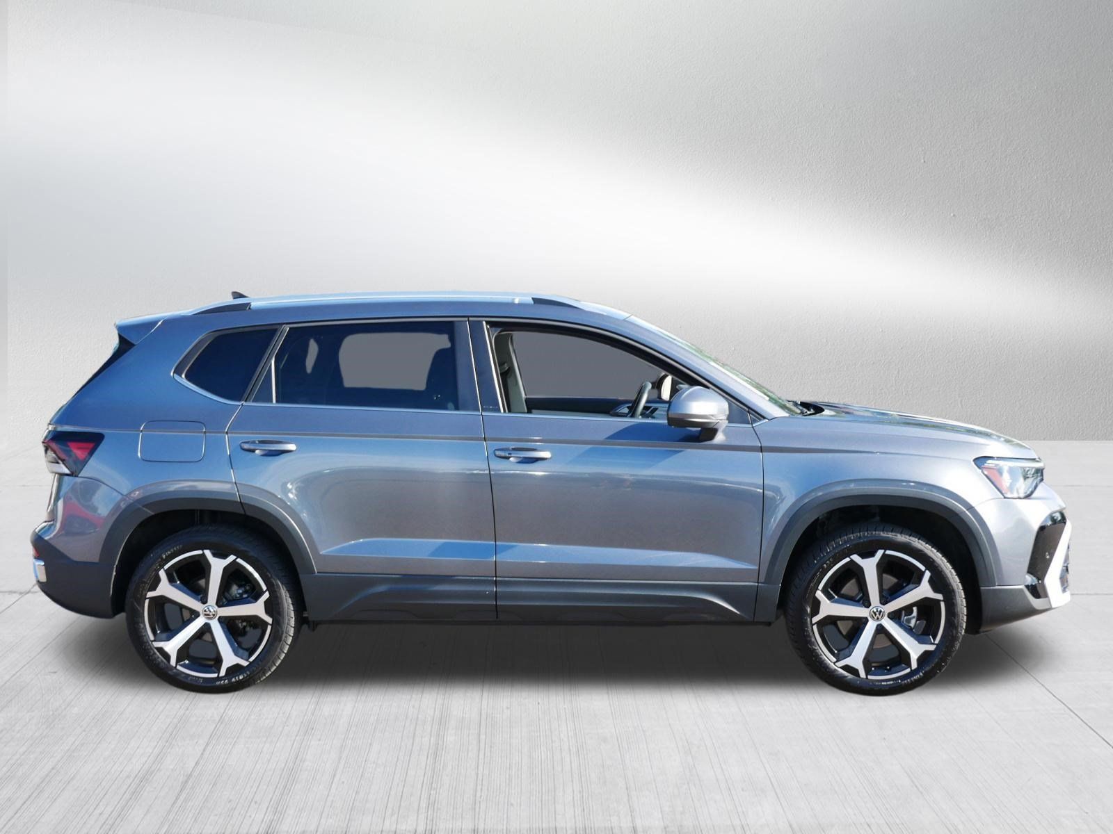 Certified 2025 Volkswagen Taos SEL AWD/4WD image 8