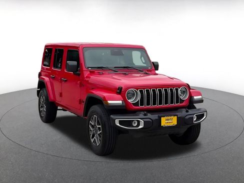 Used 2025 Jeep Wrangler Unlimited Sahara AWD/4WD image 3