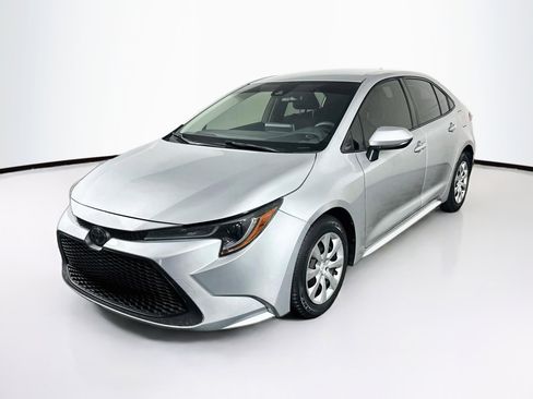 Used 2020 Toyota Corolla LE FWD image 3