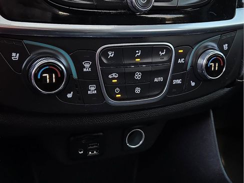 Used 2023 Chevrolet Traverse Premier w/ Redline Edition FWD image 17