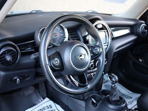 Used 2019 MINI Cooper 4-Door Hardtop image 14
