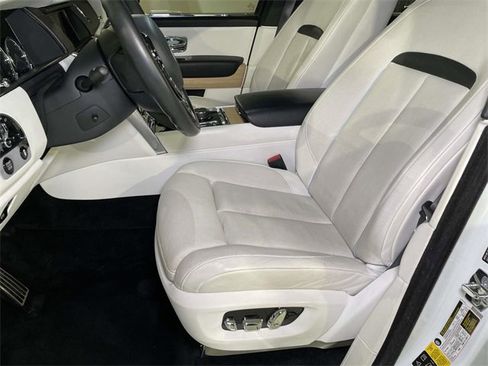 Used 2019 Rolls-Royce Cullinan image 18