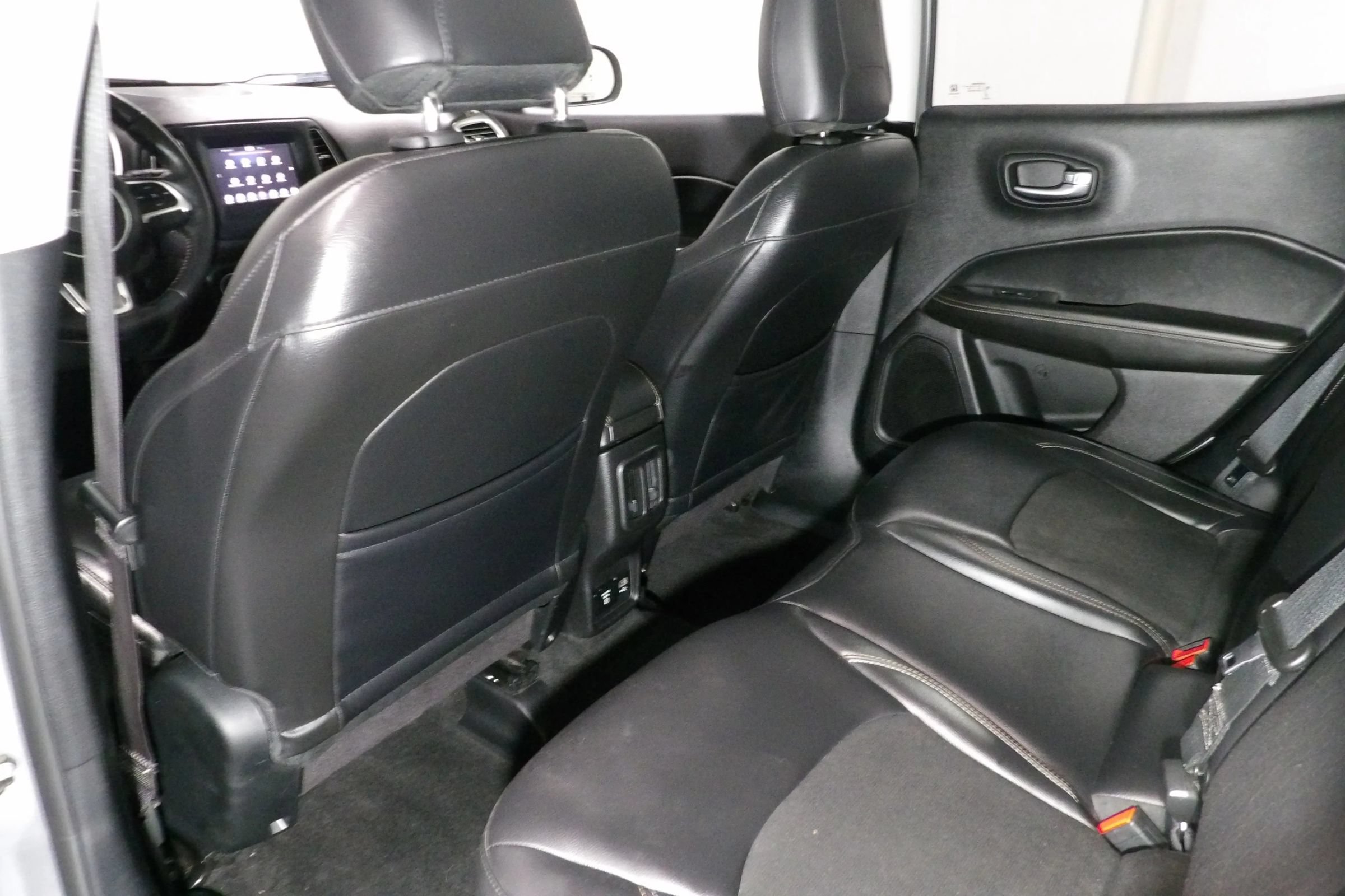 Used 2018 Jeep Compass Latitude w/ Popular Equipment Group AWD/4WD image 11