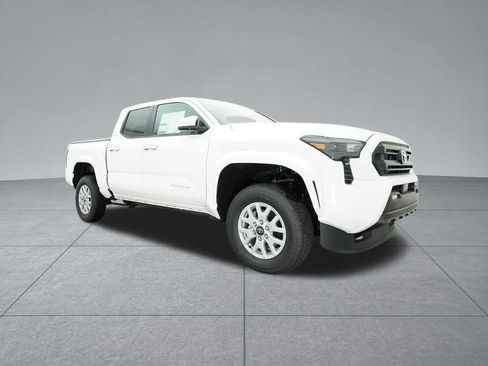 Used 2024 Toyota Tacoma SR5 AWD/4WD image 32
