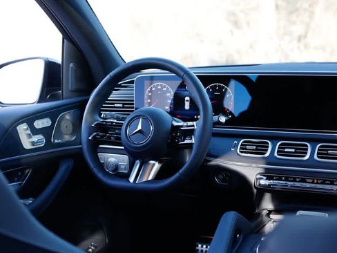 New 2026 Mercedes-Benz GLS 580 4MATIC image 19