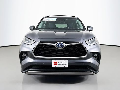 Certified 2024 Toyota Highlander Platinum AWD/4WD image 2