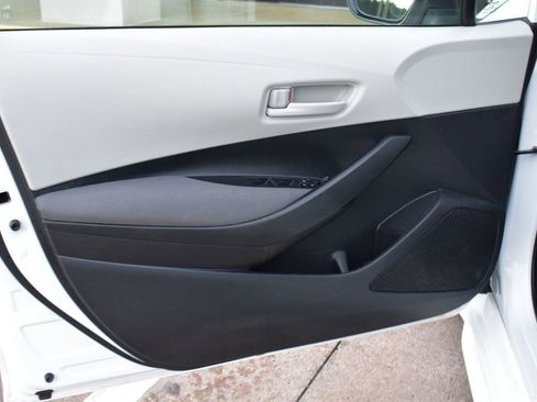 Used 2022 Toyota Corolla LE image 30