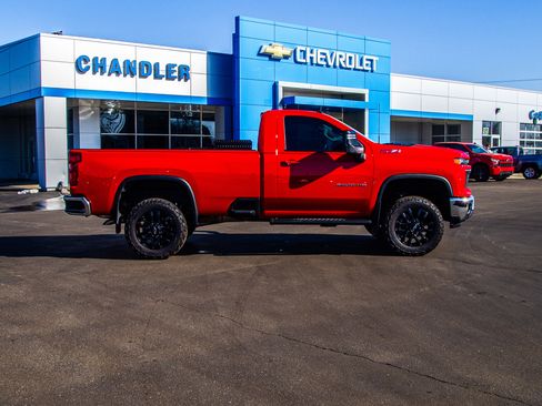 Used 2025 Chevrolet Silverado 2500 LT AWD/4WD image 8
