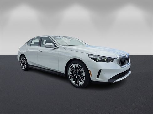 New 2026 BMW 530i 530i w/ Convenience Package image 1