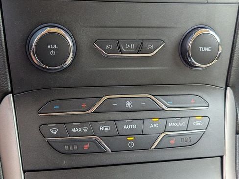 Used 2020 Ford Edge SEL w/ Convenience Package FWD image 17