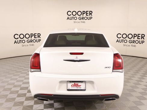Used 2021 Chrysler 300 Touring w/ Sport Appearance Package RWD image 20