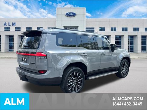 Used 2025 Lexus GX 550 w/ Accessory Package (2T) image 5