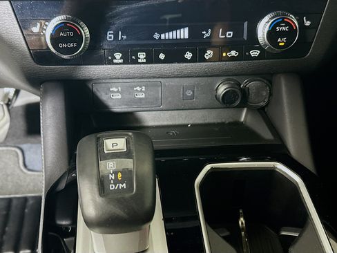 Used 2025 Mitsubishi Outlander SE AWD/4WD image 23