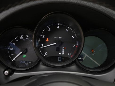 Used 2023 Porsche Macan AWD image 46